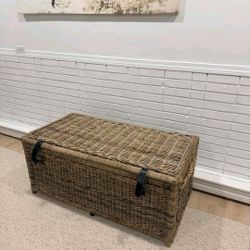 Wicker storage trunk 46'm