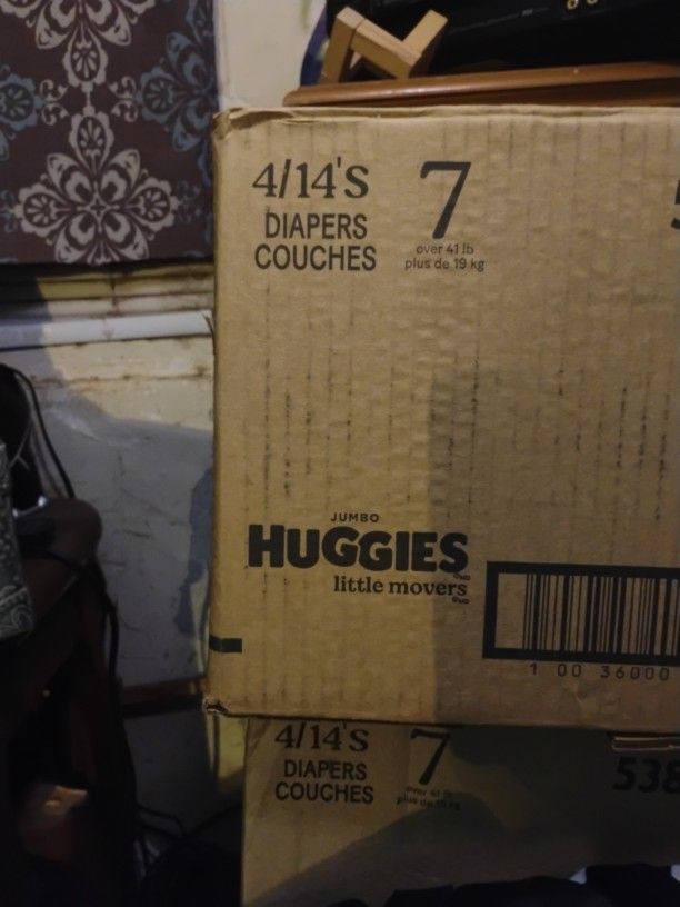 Size 7 HUGGIES 14 COUNT
