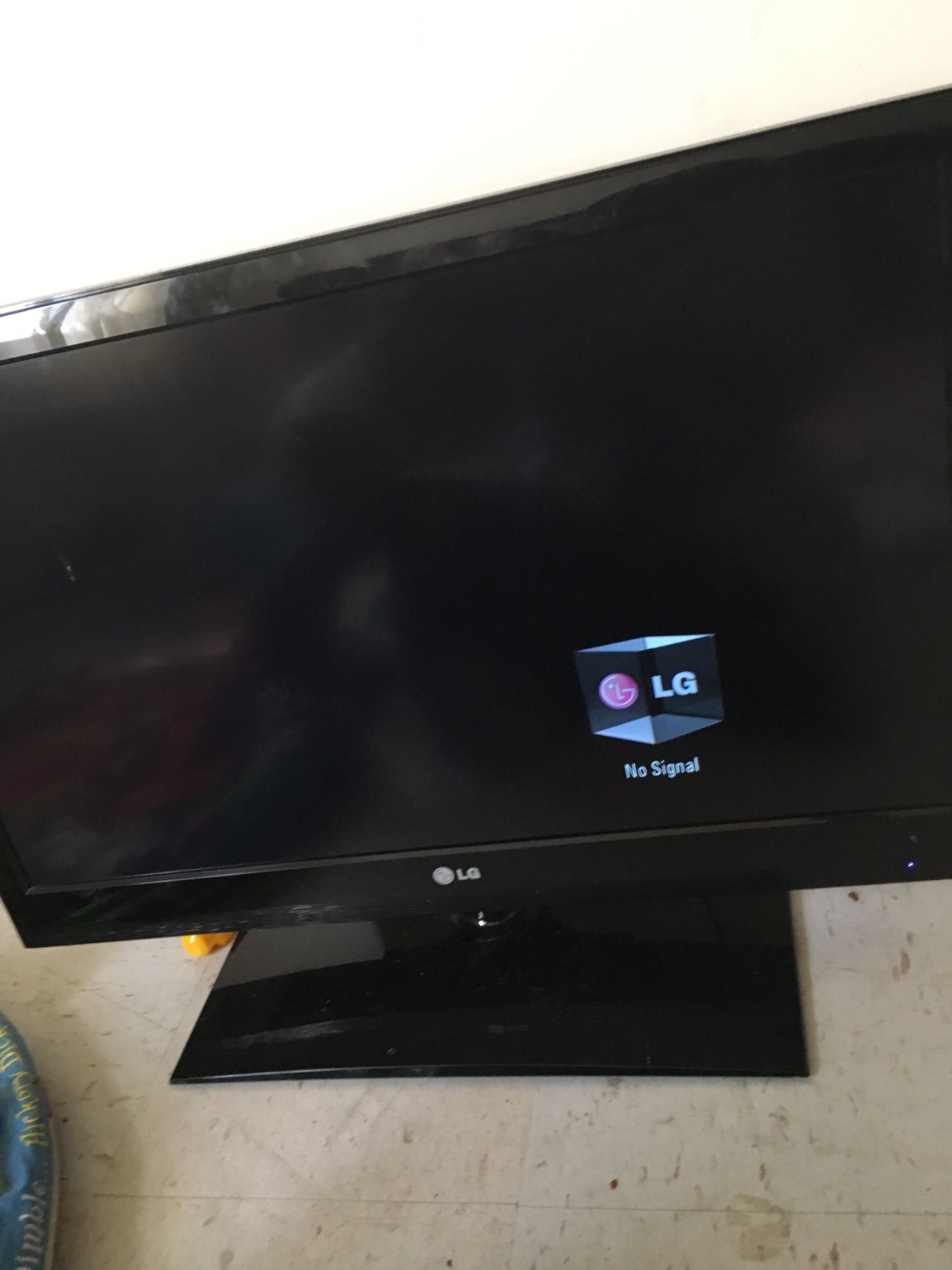 32” LG TV