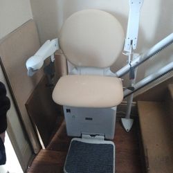  Todays  Special  A  Elavator  Stair  Chair   Like  New 