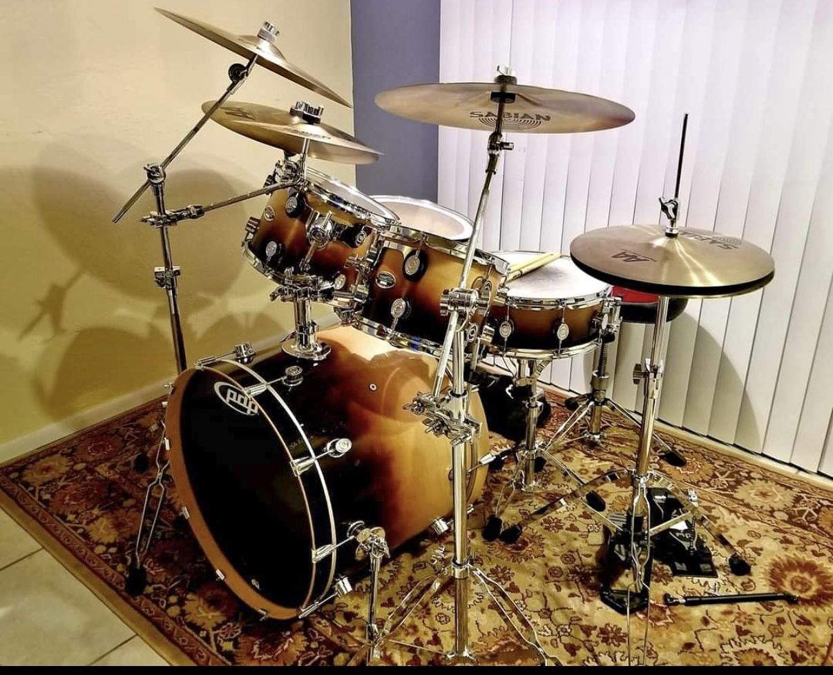 High Class PDP Drum Set(Bateria PDP De Alta Clase)