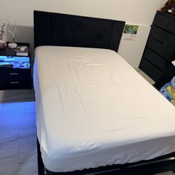 Full size bed and mattress 2 night stands