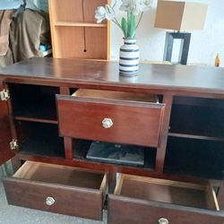 BEAUTIFUL   WOOD DRESSER