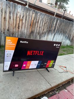 Flat screen smart tv 70” inch LG