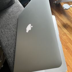 Clean 2015 15” MacBook Pro Retina Display 16gb 1TB