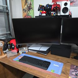 Gaming  Monitors  With  Desk Mounts 