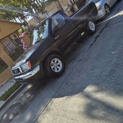 98 Nissan Frontier Estandar