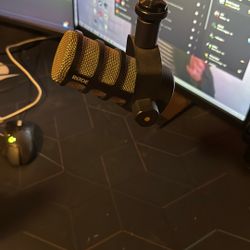 Rode Podmic With Elgato Wave Microphone Arm