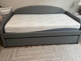 Day Bed with trundle