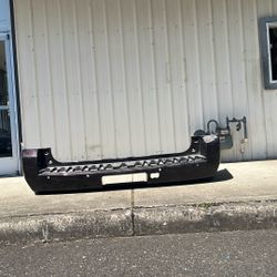 2017 To 2019 Chevrolet Suburban Rear Bumper #B686 GM1100 996