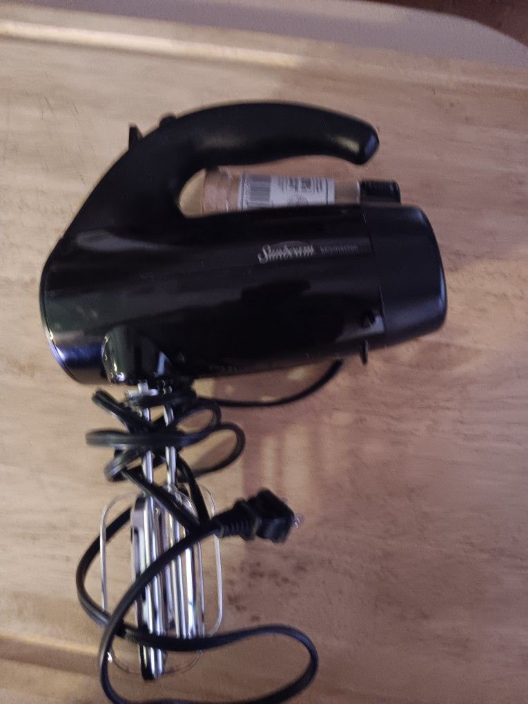 NICE SUNBEAM HAND MIXER FOR SALE