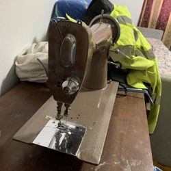 Westing House Vintage Sewing machine 