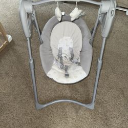 Graco Slim Spaces Compact Baby Swing