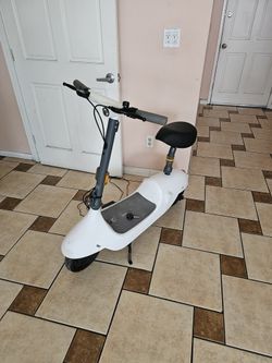 ELECTRIC SCOOTER OKAI WORKS PERFECTLY LED LIGHTS,INCLUDING CHARGER, 15MPH YOU CAN DRIVING BEFORE PURCHASE FOR ANY QUESTION TEXT ME PLEASE SE HABLA ESP