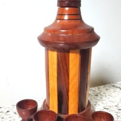 Vintage Custom Carved Wooden Decanter with 4 Shot Glass÷