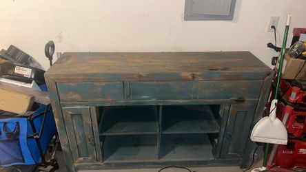 Entertainment dresser