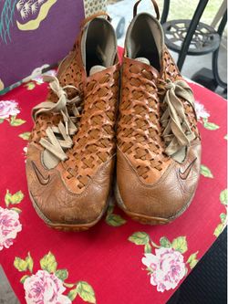 Nikes men’s leather shoes size 101/2