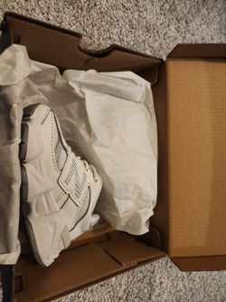 Brand New In Box Infants Tennis Shoes New Balance Size 5