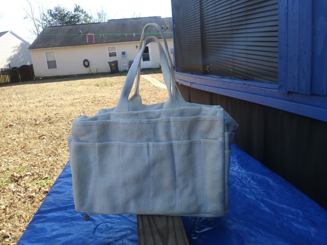 CARRYING TOOLS HEAVY DUTY BAG.