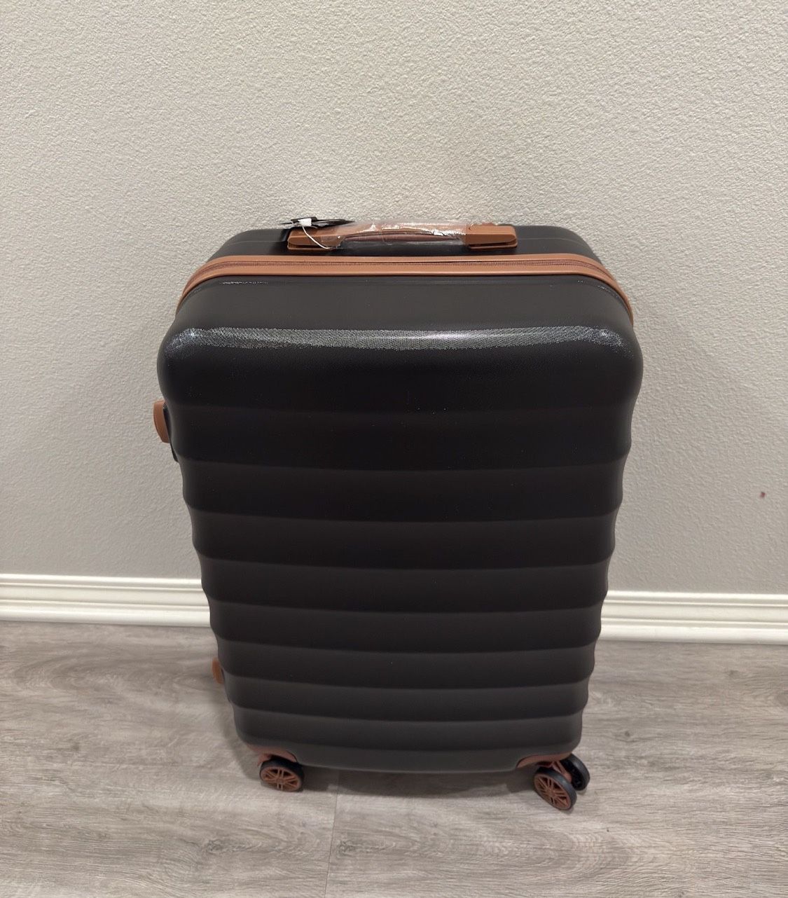 NEW 28” Check In Large Suitcase Luggage with TSA lock (Never Used)