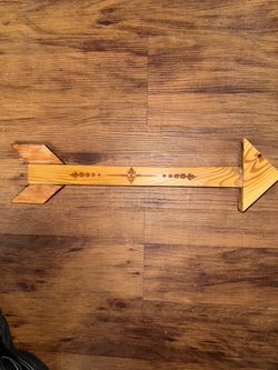 Handcrafted Decorative Wooden Arrow Wall Hanging