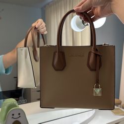 Michael Kors Hand/shoulder Bag Beige With White