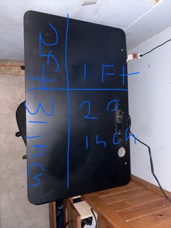 GAMING DESK WITH CHARGING PORTS