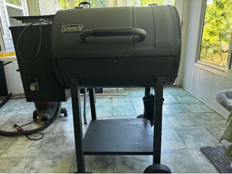 Coleman Cookout 700 Pellet Grill