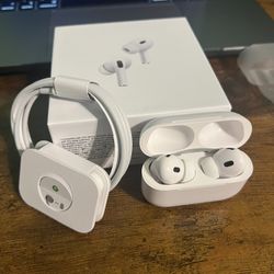 AirPods Pro 2nd Generation with MagSafe Wireless Charging Case (Lightening) **Or Best Offer**