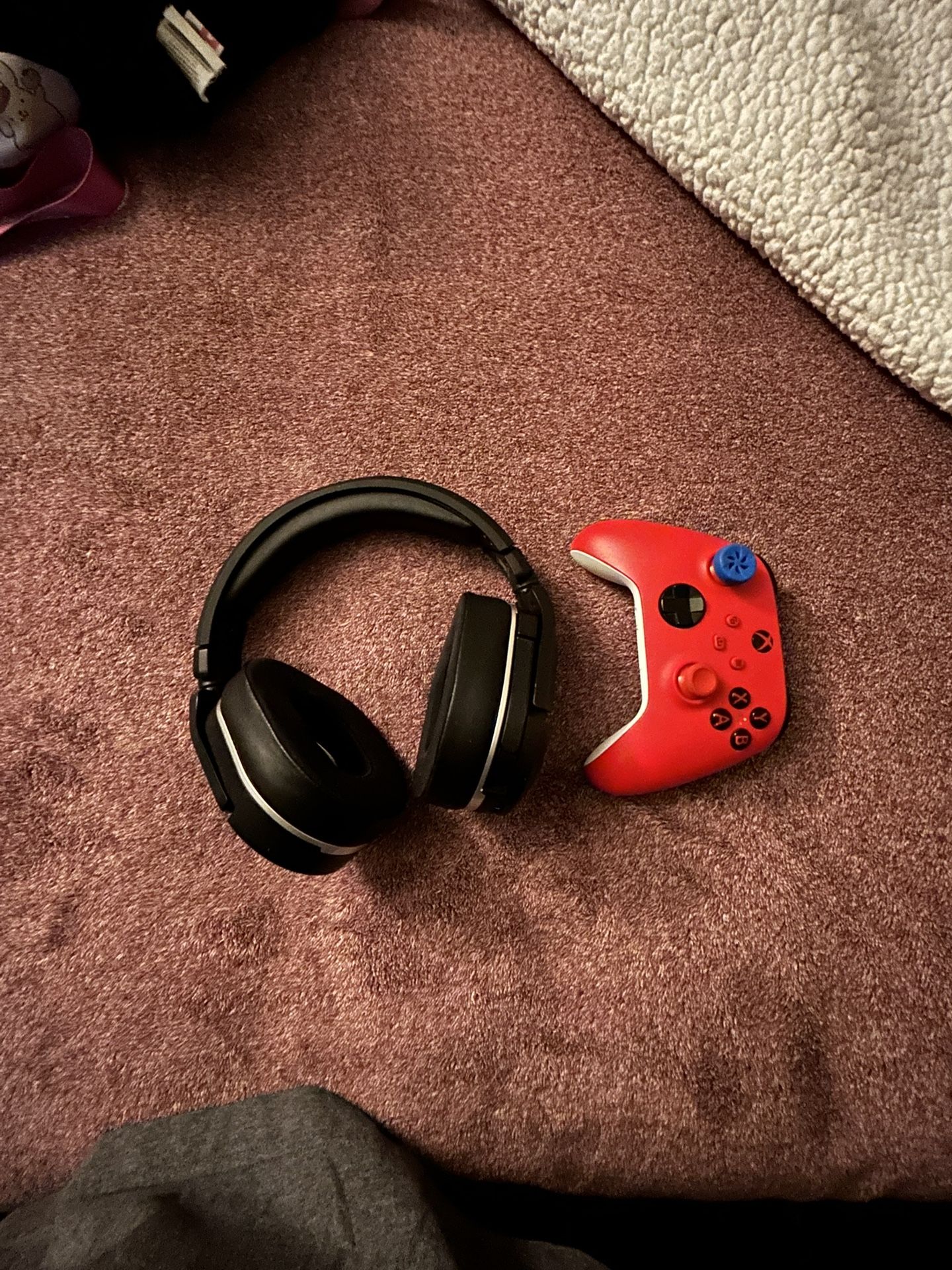 Xbox controller with headphones