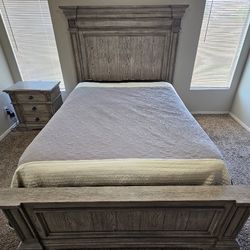 Queen Size Bedroom Set Complete 