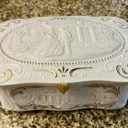 Gone with the Wind jewelry music box. 