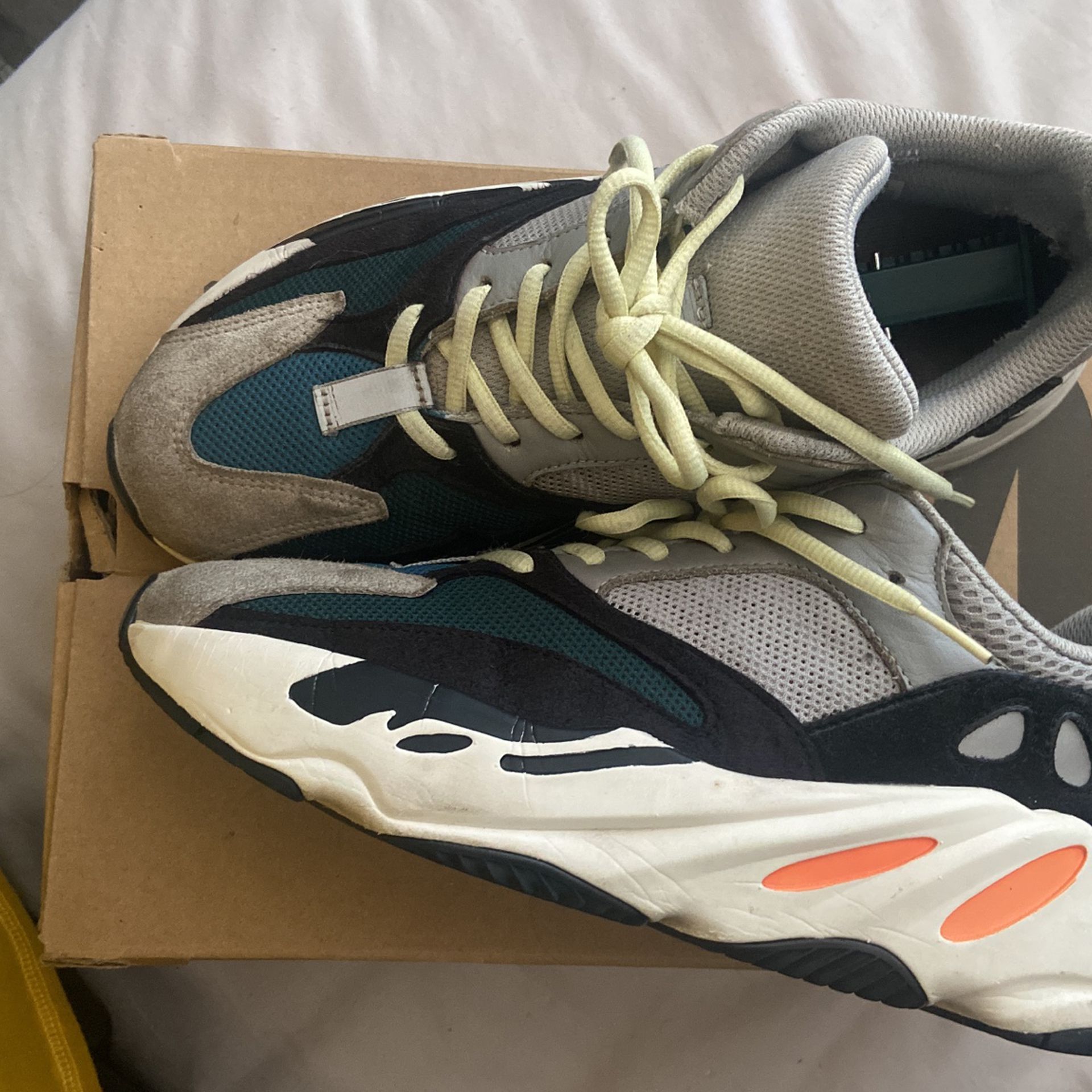 Adidas Yeezy Boost 700 Waverunners Size 8.5 for Sale in Houston, TX ...