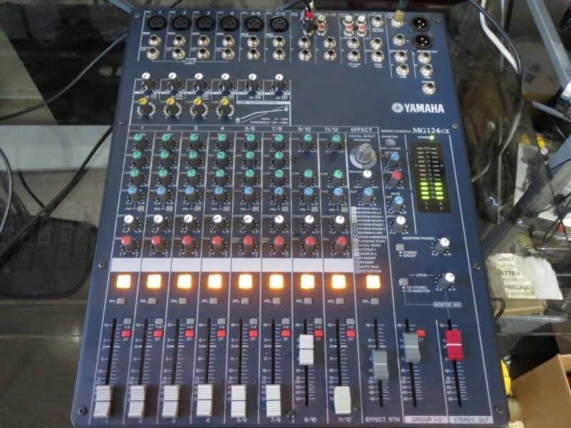 Yamaha MG124CX 12- Input Stereo Mixer