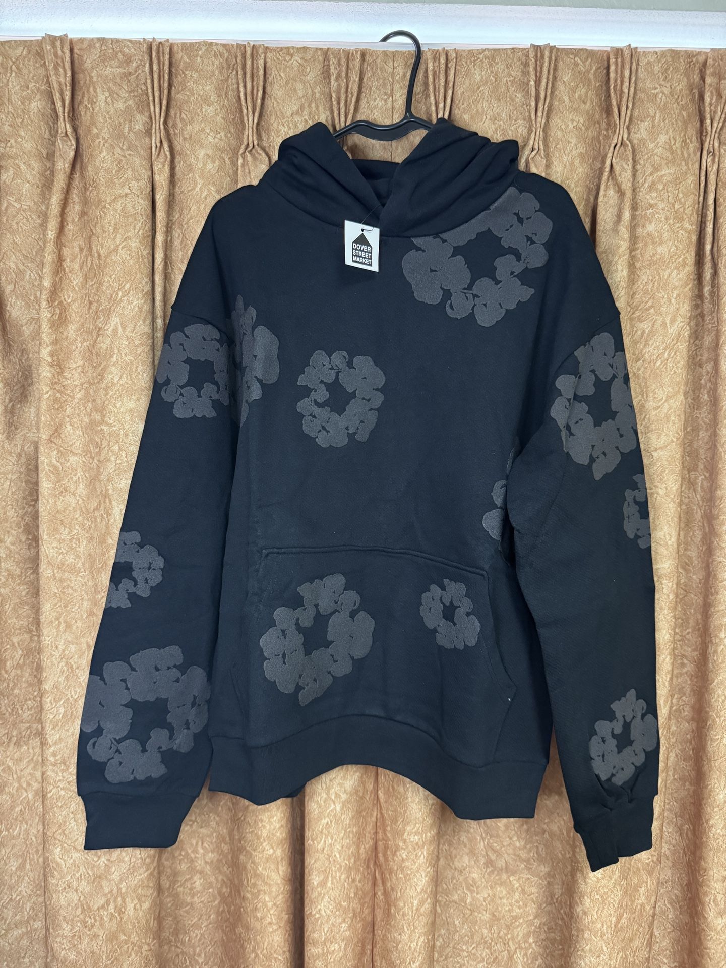 BLACK ON BLACK WREATH DT HOODIE