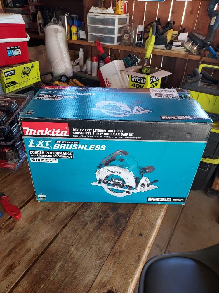 Makita
18V X2 LXT Lithium-lon (36V)
Brushless Cordless 7-1/4 in.
Circular Saw Kit 5.0Ah