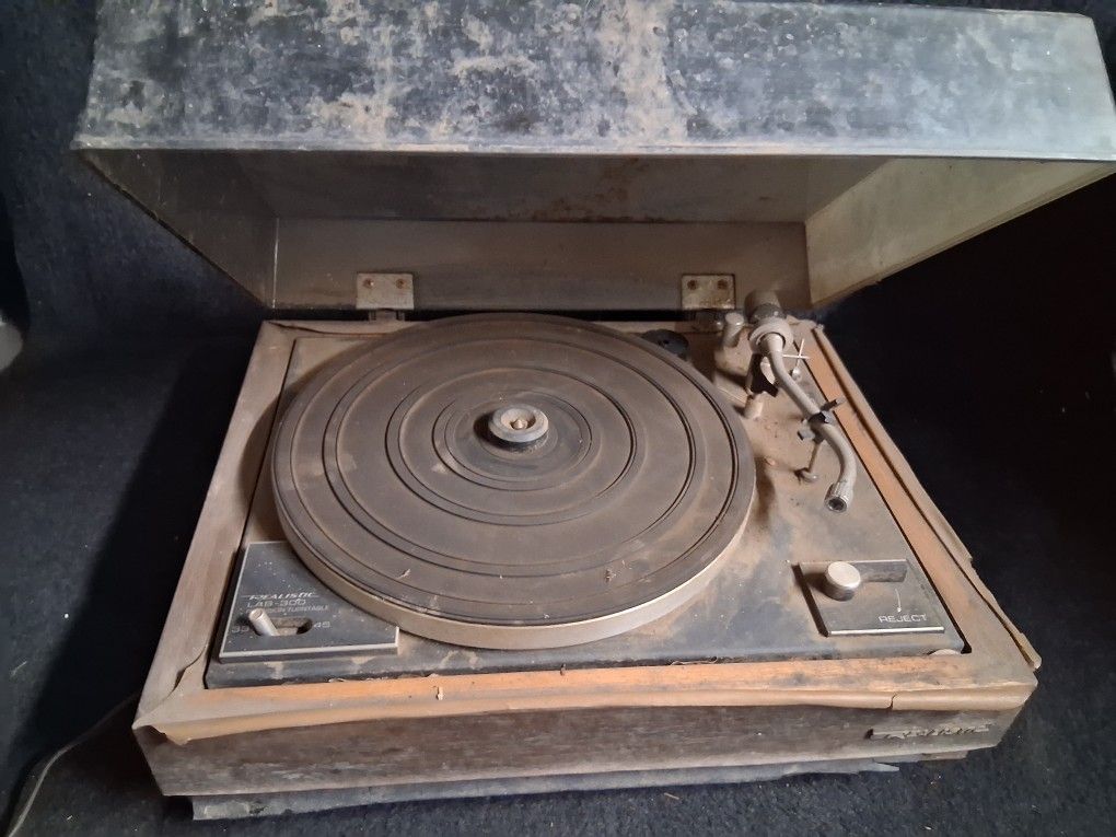 Realistic LAB-300 Vintage Turntable NOT WORKING 