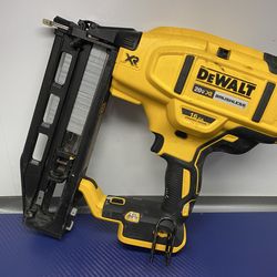 DEWALT DCN662 20V MAX XR LITHIUM-ION 16-GAUGE CORDLESS FINISH NAILER