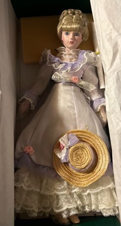 Mother & Daughter Dolls w/ Wood Stand