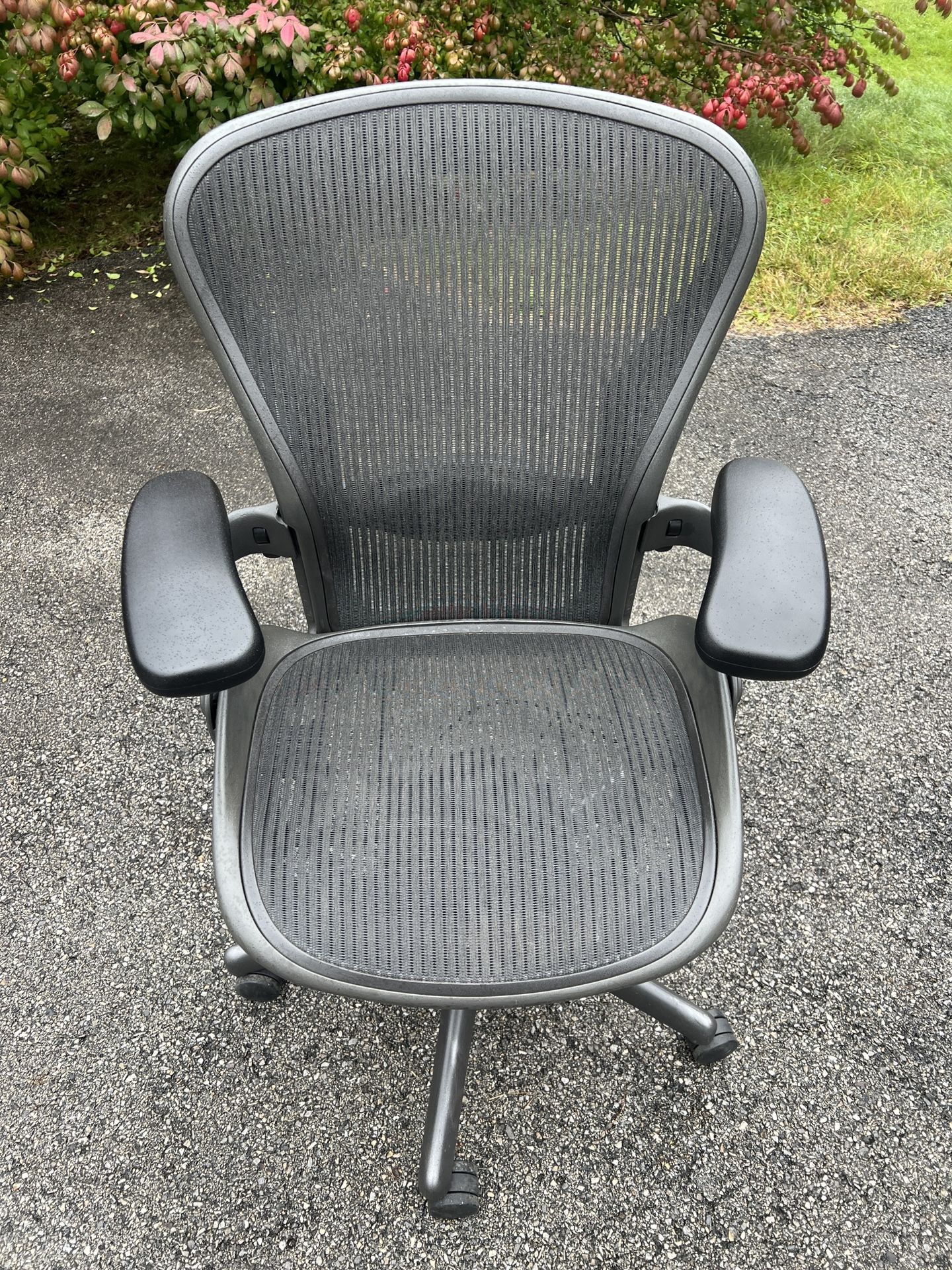 Herman Miller Aeron Size B Medium Office Desk Chair Ergonomic Fully Loaded