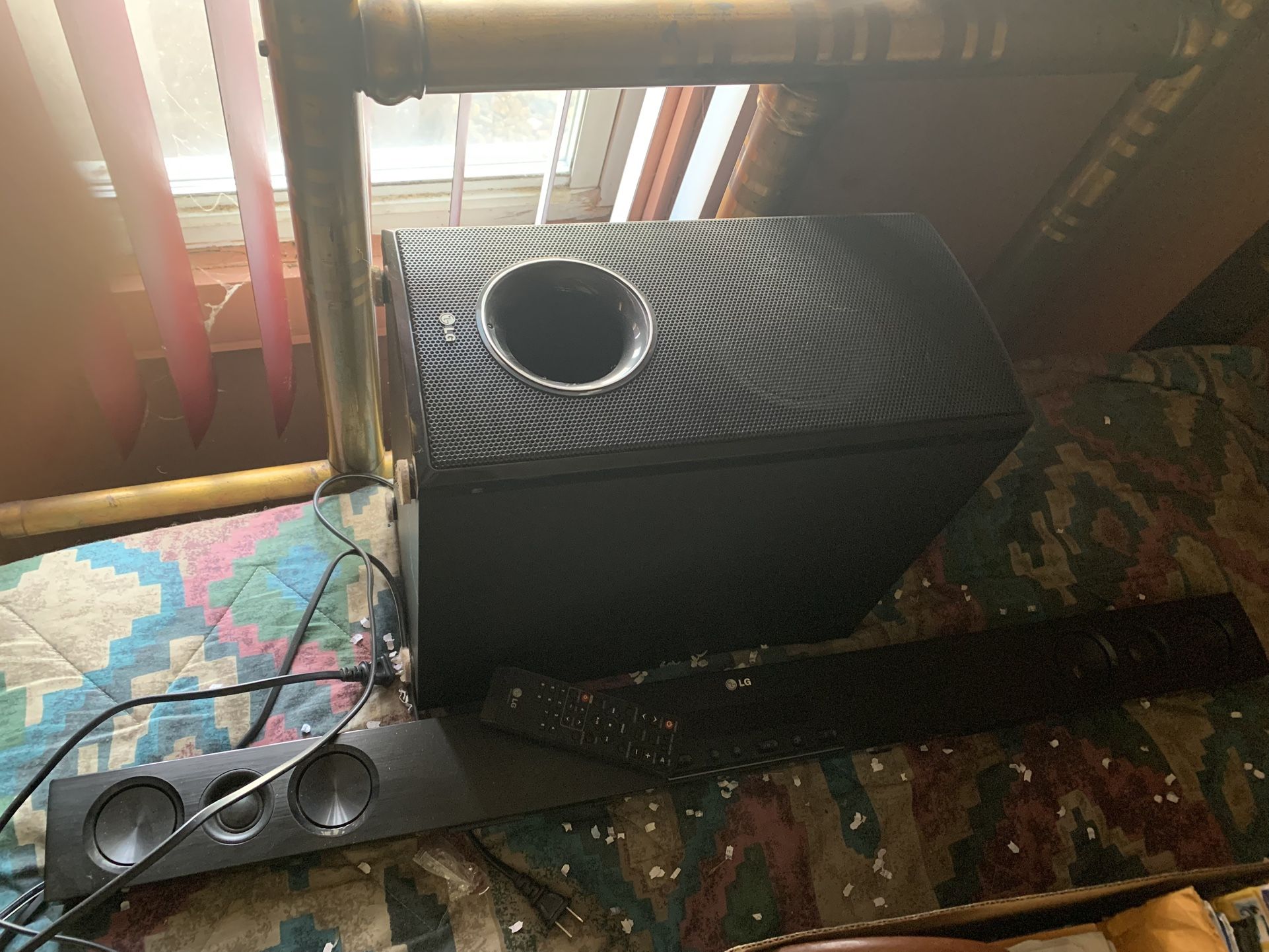 LG Soundbar w/Subwoofer
