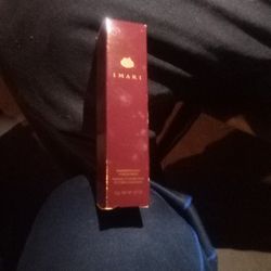 Imari Shimmering Body Powder Brush