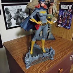 Batgirl Statue new In Box Mint