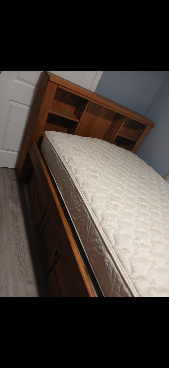 5 Piece Wood Bedroom Set