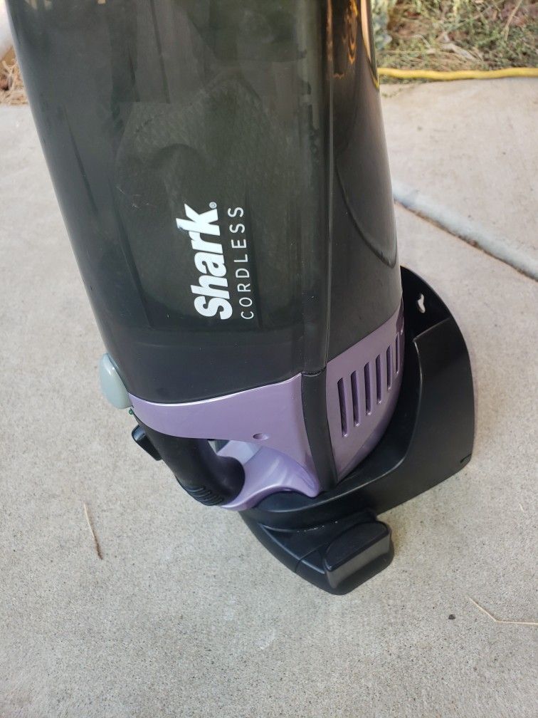 Shark Cordless Handheld Vac With Docking Charger 40.00 for Sale in