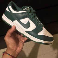 Nike dunks - Pine green sz 9.5 
