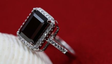 Black Emerald Cut Ring Sizes:5,6,7,8,9