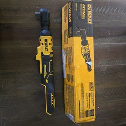Dewalt Atomic cordless 1/2 rachet