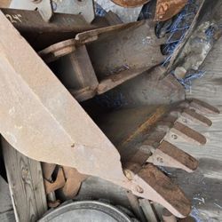709 Bobcat Backhoe Buckets  24 In And 30in 