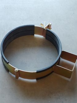 Gas cylinder mounting bracket